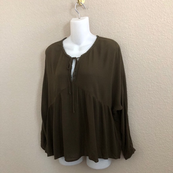 🍍Lush olive green boho peasant top - Picture 3 of 8
